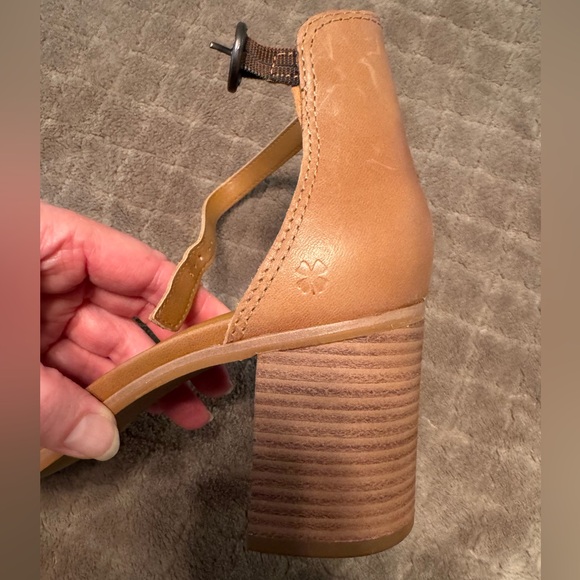 Lucky Brand Women's Sarwa Tan Block Heel Sandels NEW - Picture 11 of 16
